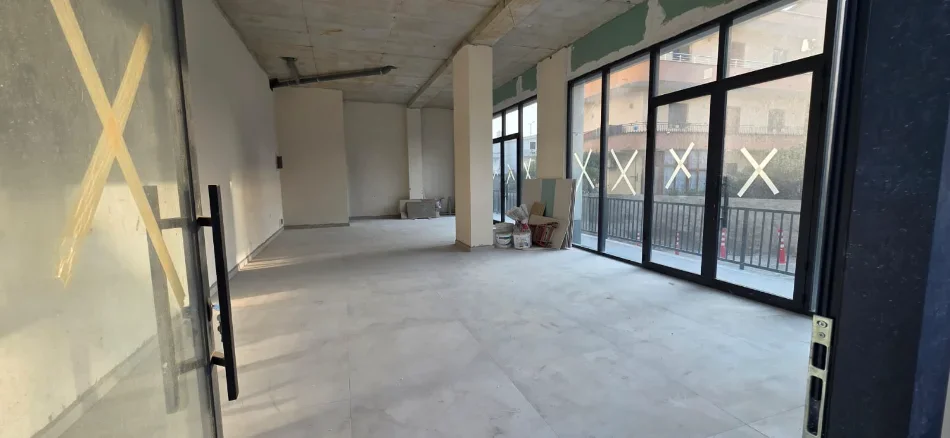 Tirane, shitet ambjent biznesi Kati 0, 75 m² 339.750 € (Paskuqan)