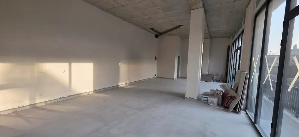 Tirane, shitet ambjent biznesi Kati 0, 75 m² 339.750 € (Paskuqan)