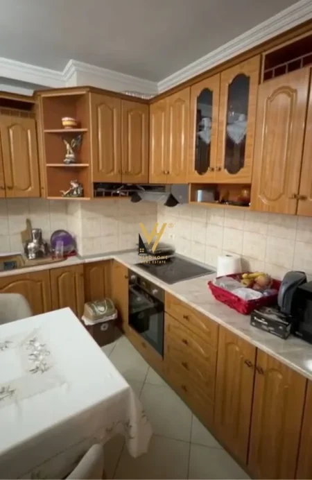 Tirane, jepet me qera apartament 2+1+Ballkon Kati 4, 84 m² 470 € (CASA ITALIA)