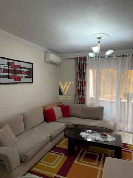 Tirane, jepet me qera apartament 2+1+Ballkon Kati 4, 84 m² 470 € (CASA ITALIA)