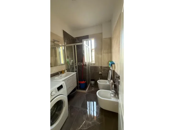 Durres, jepet me qera apartament 1+1 Kati 3, 58 m² 350 € (Rrota e kuqe,plazh ,Durres)