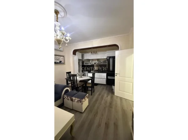 Durres, jepet me qera apartament 1+1 Kati 3, 58 m² 350 € (Rrota e kuqe,plazh ,Durres)