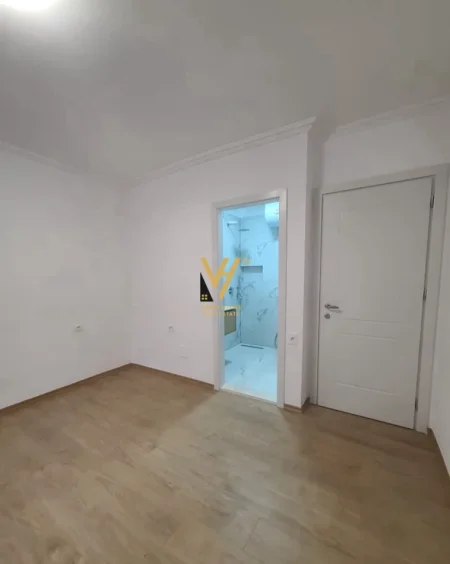 Tirane, jepet me qera zyre Kati 3, 88 m² 1.220 € (QENDER)
