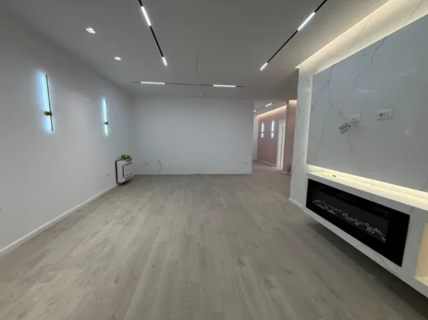 Tirane, jepet me qera ambjent biznesi , 140 m² 1.200 € (Liqeni i Thate)