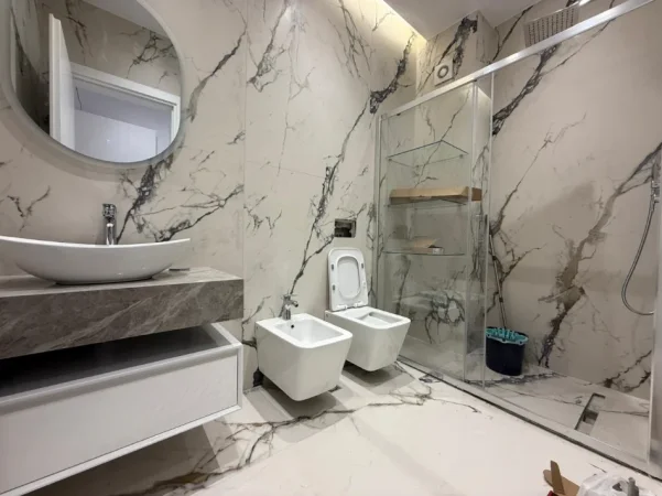 Tirane, jepet me qera ambjent biznesi , 140 m² 1.200 € (Liqeni i Thate)