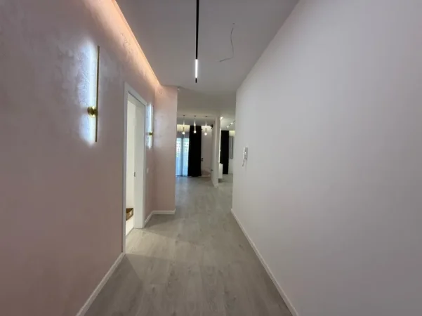 Tirane, jepet me qera ambjent biznesi , 140 m² 1.200 € (Liqeni i Thate)