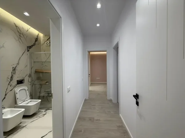 Tirane, jepet me qera ambjent biznesi , 140 m² 1.200 € (Liqeni i Thate)