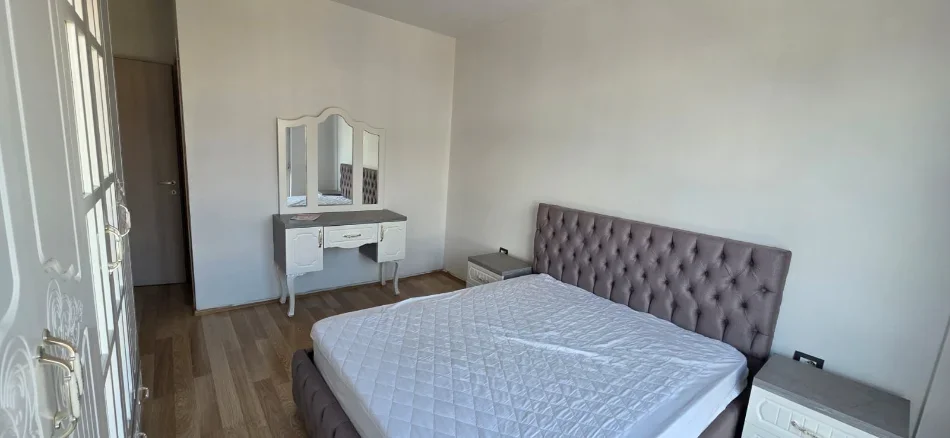 Tirane, jepet me qera apartament 2+1 Kati 3, 100 m² 500 € (Porcelan)