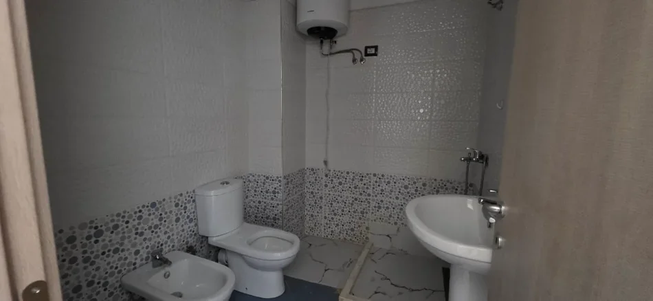 Tirane, jepet me qera apartament 2+1 Kati 3, 100 m² 500 € (Porcelan)