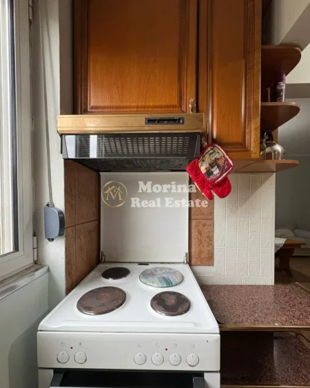 Tirane, jepet me qera apartament 1+1 Kati 2, 70 m² 500 € (Laprake)