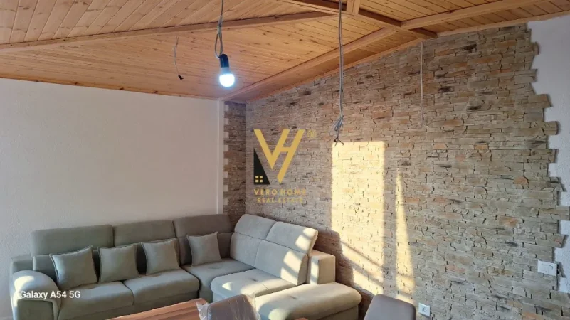 Tirane, jepet me qera apartament Dublex Kati 8, 95 m² 720 € (SHKOZE)