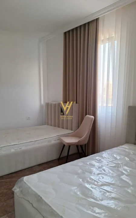 Tirane, jepet me qera apartament Dublex Kati 8, 95 m² 720 € (SHKOZE)