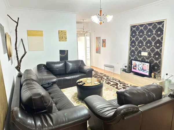 Tirane, jepet me qera apartament 2+1+Ballkon Kati 3, 115 m² 650 € (Zogu i Zi)