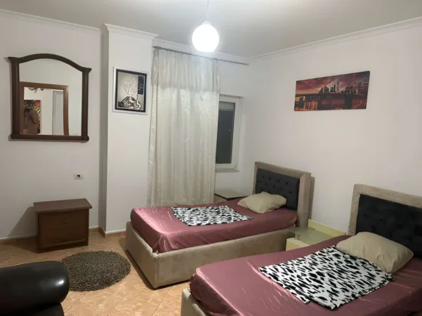 Tirane, jepet me qera apartament 2+1+Ballkon Kati 3, 115 m² 650 € (Zogu i Zi)