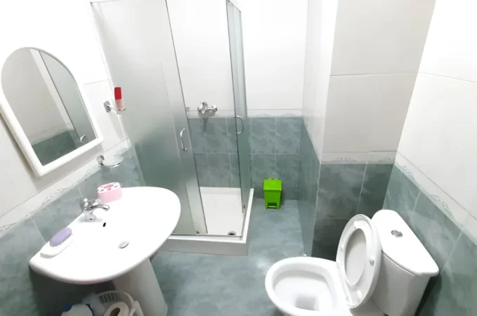 Tirane, jepet me qera apartament 2+1+Ballkon Kati 3, 115 m² 650 € (Zogu i Zi)
