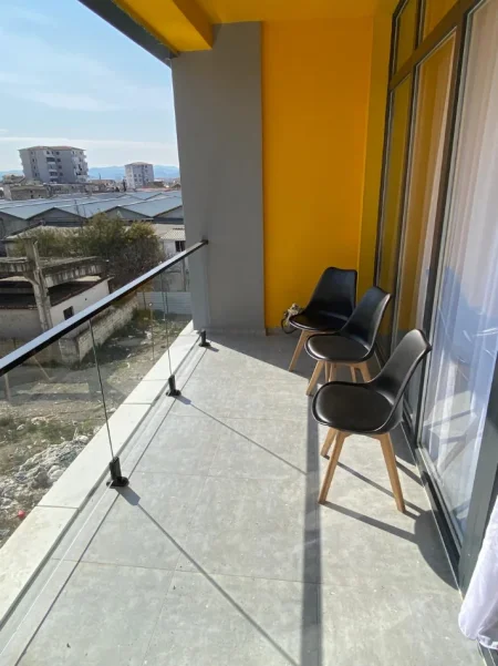 Tirane, jepet me qera apartament 1+1 Kati 2, 78 m² 450 € (Ne Fund te Bulevardit te Ri)