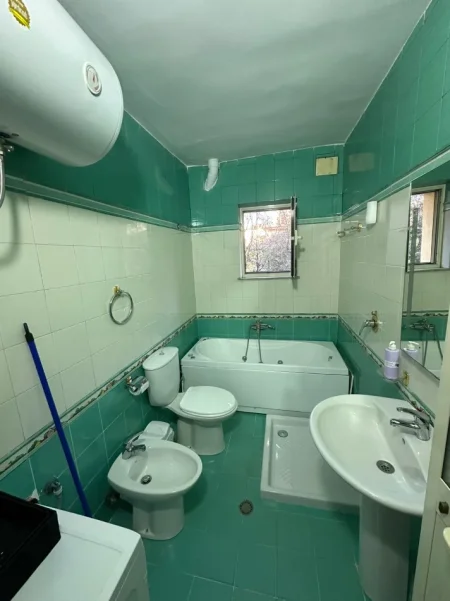 Tirane, jepet me qera apartament 2+1+Aneks Kati 1, 79 m² 650 € (Rruga Fortuzi pas Confortit)