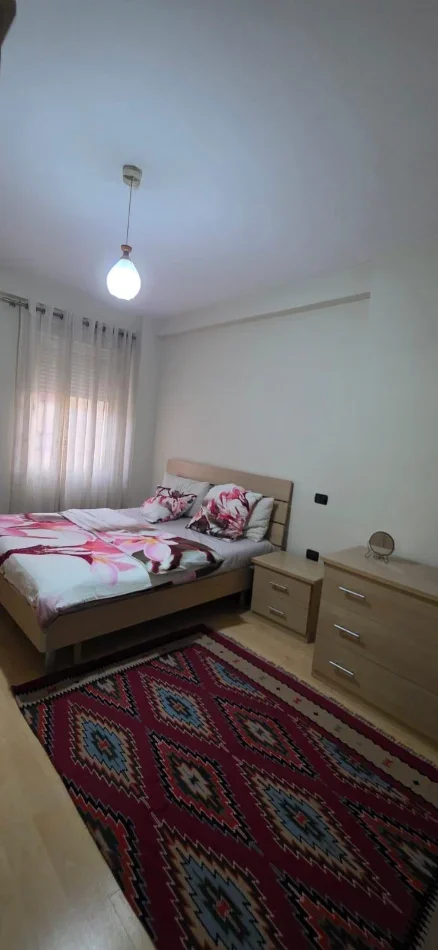 Tirane, jepet me qera apartament duplex 2+1+Aneks , 80 m² 600 € (Rruga Kongresi i Manastirit)