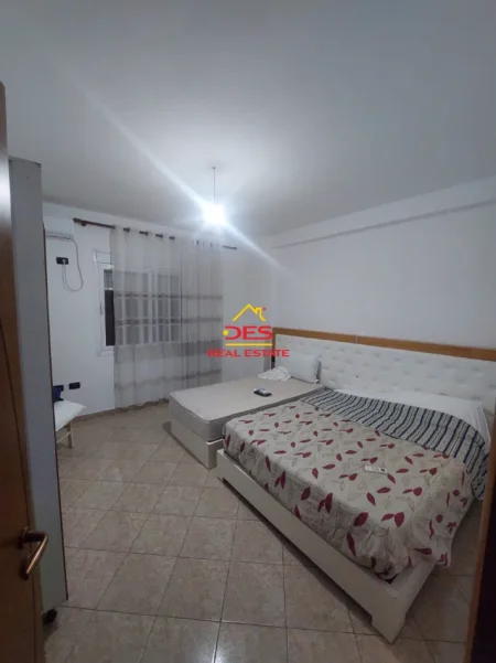 Vlore, shitet apartament 1+1+Ballkon Kati 5, 75 m² 157.000 € (Rruga Fejzo Gjomema)