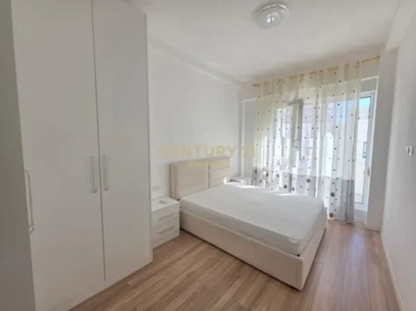 Tirane, jepet me qera apartament Kati 2, 86 m² (21 Dhjetori, Kompleksi Kontakt)