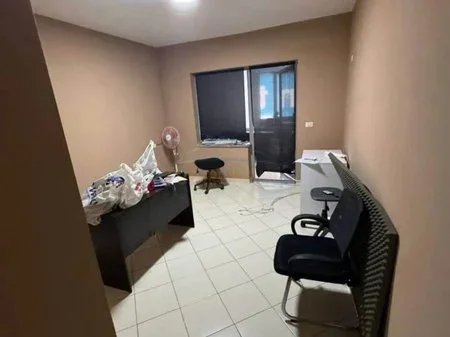 Tirane, jepet me qera ambjent biznesi Kati 3, 160 m² 800 € 