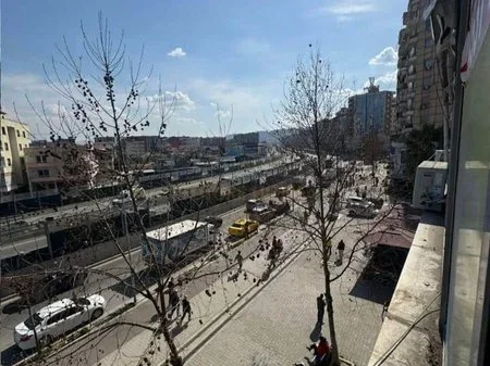 Tirane, jepet me qera ambjent biznesi Kati 3, 160 m² 800 € 