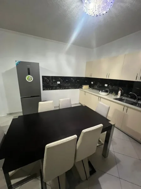 Tirane, jepet me qera apartament 2+1 Kati 1, 113 m² 500 € (Yzberisht)