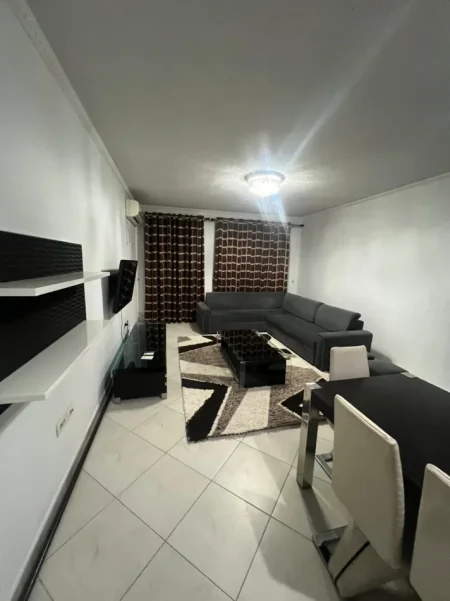 Tirane, jepet me qera apartament 2+1 Kati 1, 113 m² 500 € (Yzberisht)