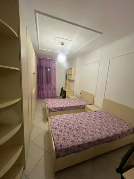 Tirane, jepet me qera apartament 2+1 Kati 1, 113 m² 500 € (Yzberisht)