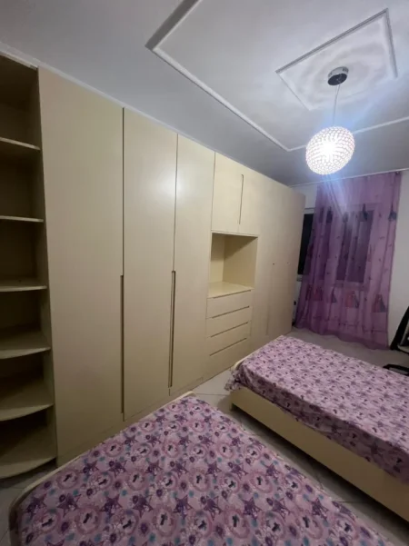 Tirane, jepet me qera apartament 2+1 Kati 1, 113 m² 500 € (Yzberisht)