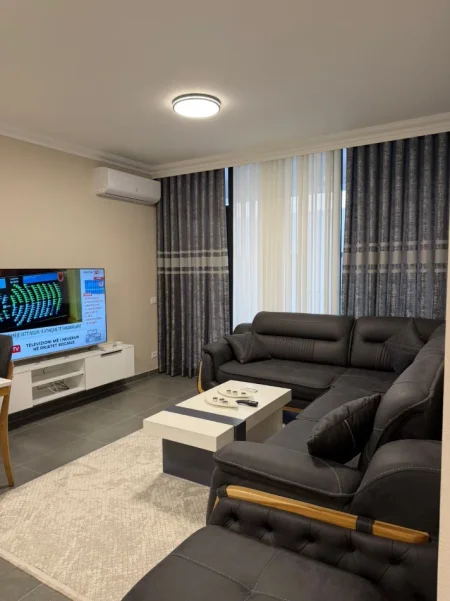 Tirane, jepet me qera apartament 2+1+post parkimi Kati 6, 100 m² 700 € (Porcelan prane Tv Klan)