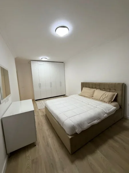 Tirane, jepet me qera apartament 2+1+post parkimi Kati 6, 100 m² 700 € (Porcelan prane Tv Klan)