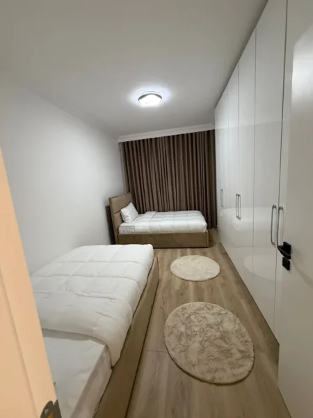 Tirane, jepet me qera apartament 2+1+post parkimi Kati 6, 100 m² 700 € (Porcelan prane Tv Klan)