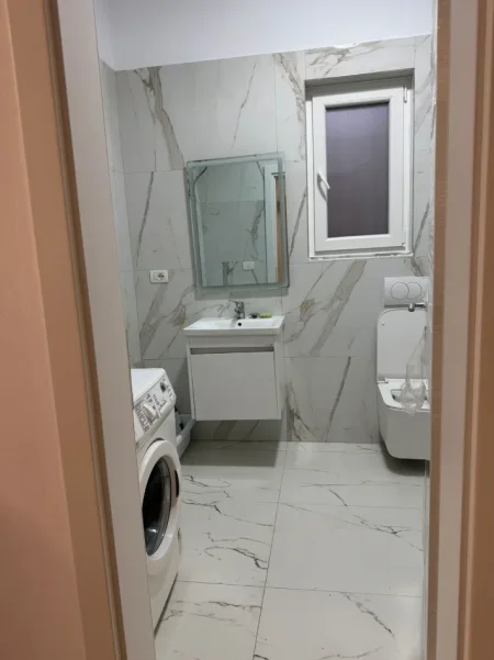 Tirane, jepet me qera 2+1 , 110 m² 600 € 