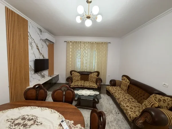 Tirane, jepet me qera 2+1 , 110 m² 600 € 
