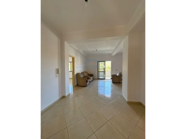 Durres, jepet me qera shtepi 4+1+3 Ballkone+Parkim, Kati 4, 162 m² 400 €