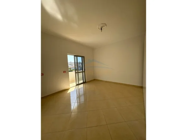 Durres, jepet me qera shtepi 4+1+3 Ballkone+Parkim, Kati 4, 162 m² 400 €