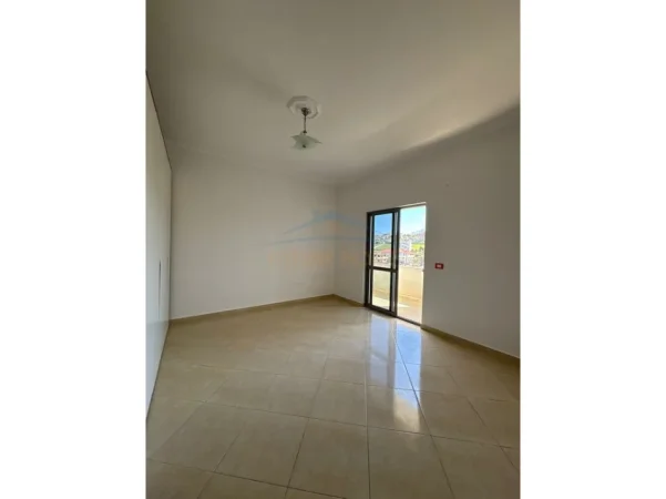 Durres, jepet me qera shtepi 4+1+3 Ballkone+Parkim, Kati 4, 162 m² 400 €