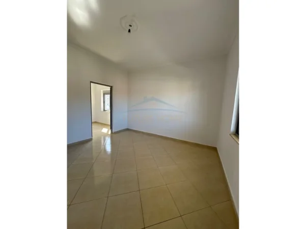 Durres, jepet me qera shtepi 4+1+3 Ballkone+Parkim, Kati 4, 162 m² 400 €