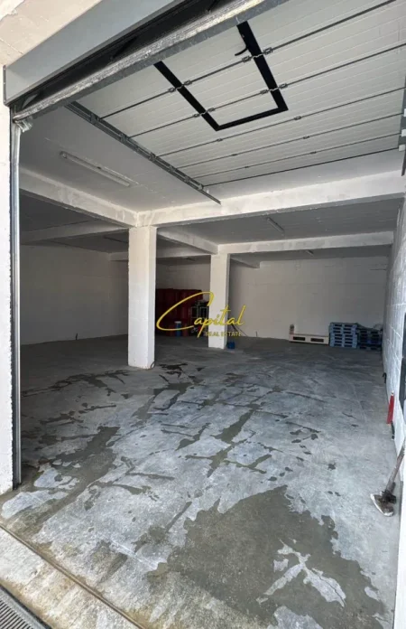 Tirane, jepet me qera magazine Kati -1, 220 m² 800 € (CITY PARK)