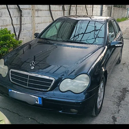 Tirane, shitet makine Mercedez benz A220 Manuale Nafte nr 0693994674 Nafte, blu e errët Klima 1.800 km 2.900 €