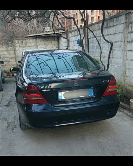 Tirane, shitet makine Mercedez benz A220 Manuale Nafte nr 0693994674 Nafte, blu e errët Klima 1.800 km 2.900 €