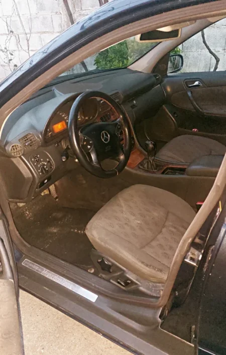 Tirane, shitet makine Mercedez benz A220 Manuale Nafte nr 0693994674 Nafte, blu e errët Klima 1.800 km 2.900 €