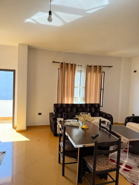 Tirane, jepet me qera Vile 1+1+Ballkon Kati 3, 70 m² 450 € (Inxhinieria e Ndertimit/Rr.Studenti)