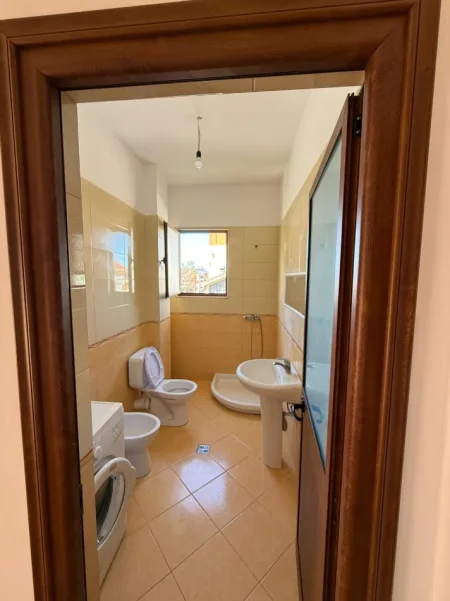 Tirane, jepet me qera Vile 1+1+Ballkon Kati 3, 70 m² 450 € (Inxhinieria e Ndertimit/Rr.Studenti)