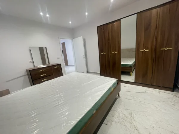 Tirane, jepet me qera Vile 2+1 Kati 2, 90 m² 600 € (Spitali Amerikan 2/Rr.Selaudin Zorba)