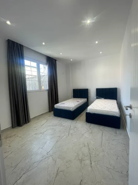 Tirane, jepet me qera Vile 2+1 Kati 2, 90 m² 600 € (Spitali Amerikan 2/Rr.Selaudin Zorba)