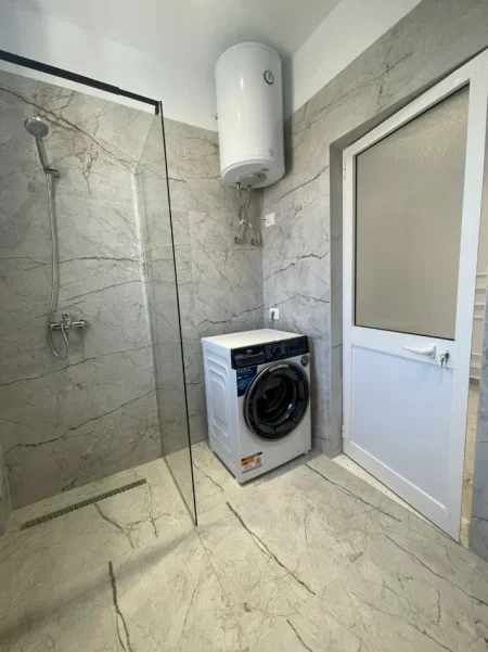 Tirane, jepet me qera Vile 2+1 Kati 2, 90 m² 600 € (Spitali Amerikan 2/Rr.Selaudin Zorba)