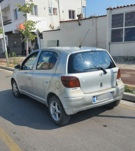Tirane, shitet makine Shitet Toyota Yaris VVT-i 1.4 Naftë Nafte, gri metalizato manuale Kondicioner 28.000 km 2.400 €