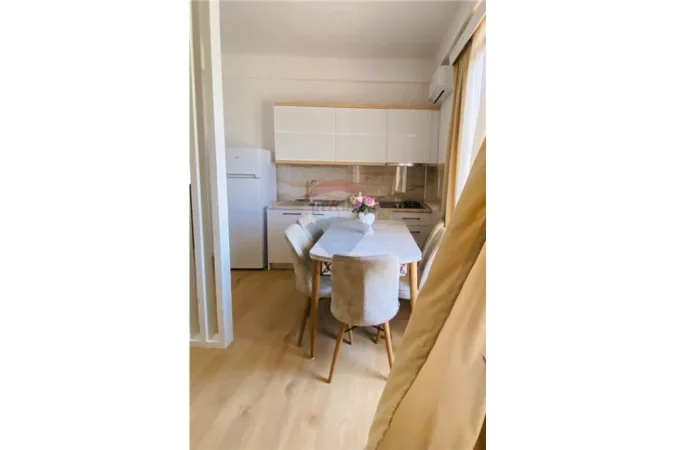 Vlore, jepet me qera Vile Kati 3, 526 m² 2.000 € (Rruga Zenel Murra, Vlore)